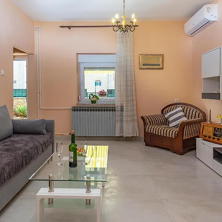 2 Bedroom In * Šišan