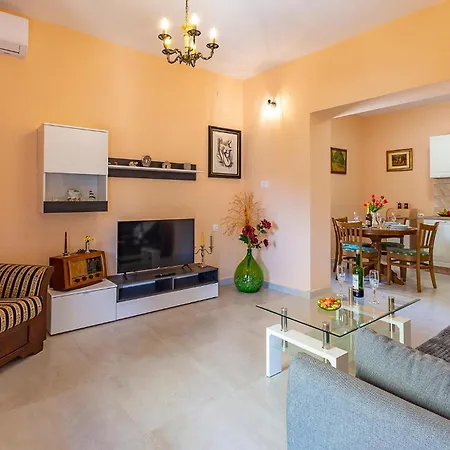 Beautiful In With Kitchen Apartment