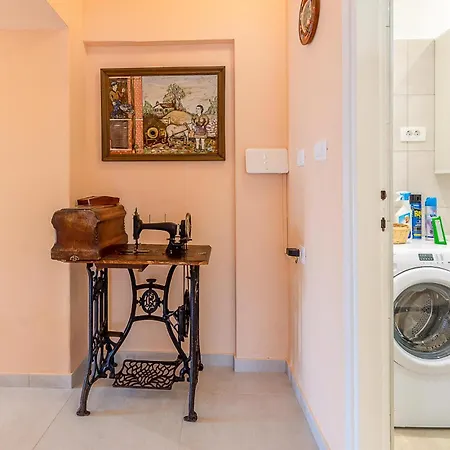 Beautiful In With Kitchen Apartment *