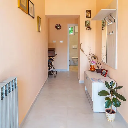 Beautiful In With Kitchen Apartment